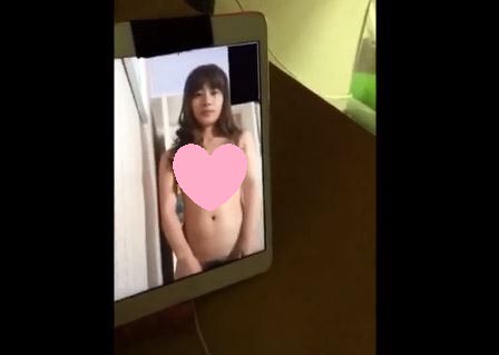 友達の前で彼女を脱がせるドS彼氏