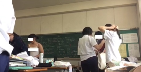 未公開校内教室の着替え2